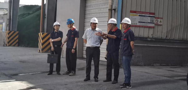 集團公司黨委委員、股份公司黨委書記、總經(jīng)理蔣培進到建材公司調(diào)...